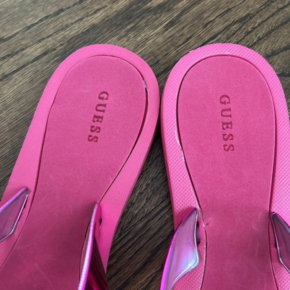 Guess NWOT glamour pink flip flops - Size 7 - Picture 3 of 5